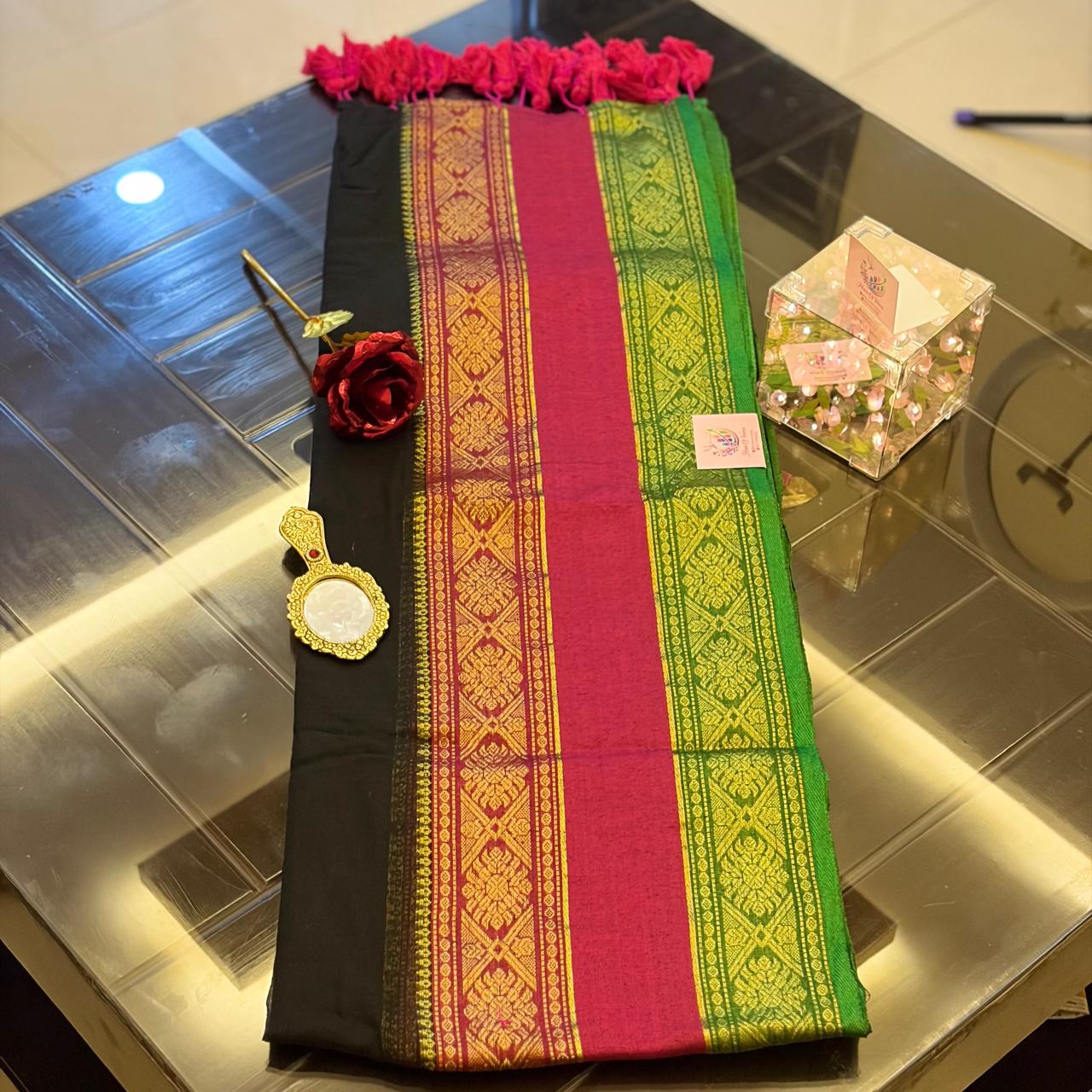 Vayu - Black Mul Timeless Beauty